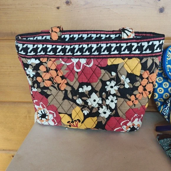 Vera Bradley Floral Purse Bundle 1 Purse and 4 Clutches - Picture 6 of 8